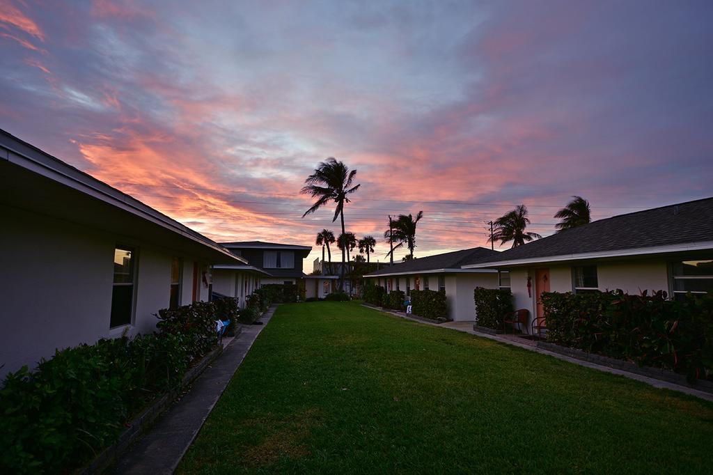 Surf Studio Beach Resort Cocoa Beach Esterno foto